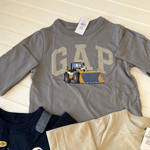 3 toddler boys Gap shirt bundle - Picture 4 of 4